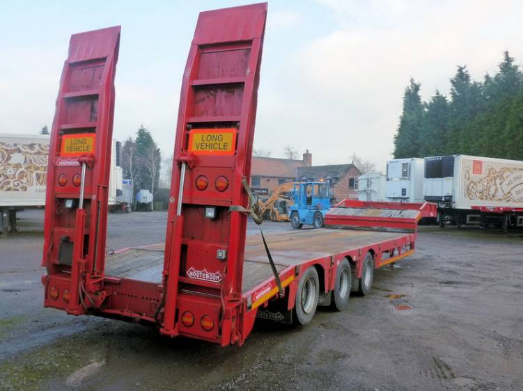 Трал Nooteboom 2001 год красный и желтый  Санкт-Петербург