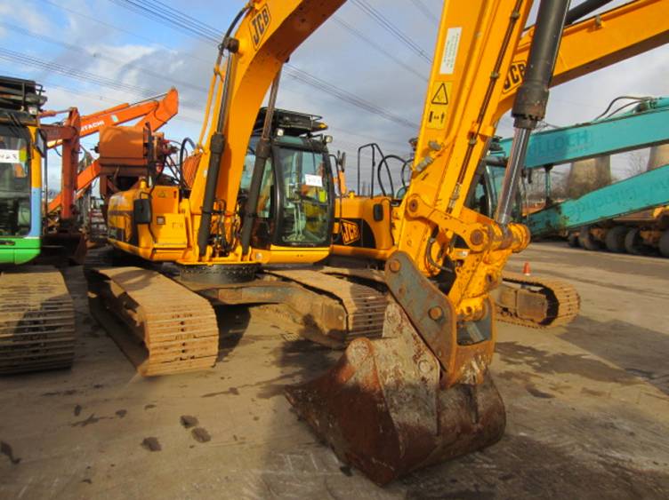 Гусеничный экскаватор JCB JS 220 LC  Санкт-Петербург