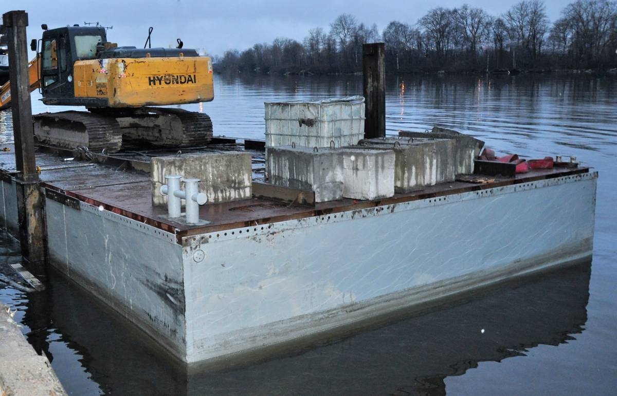 Продам экскаваторный понтон Экскаваторный понтон, понтон для экскаватора, понтон, экскаватор, земснаряд, дноуглубление Санкт-Петербург