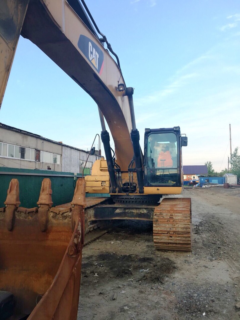 Продам экскаватор CAT Caterpillar 330 DL  Ханты-Мансийский АО